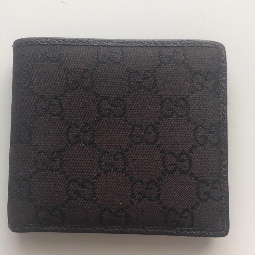 Authentic Gucci Men’s GG Bi-Fold Wallet